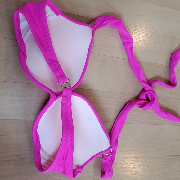 Swimsuit - Picture 3 of 4